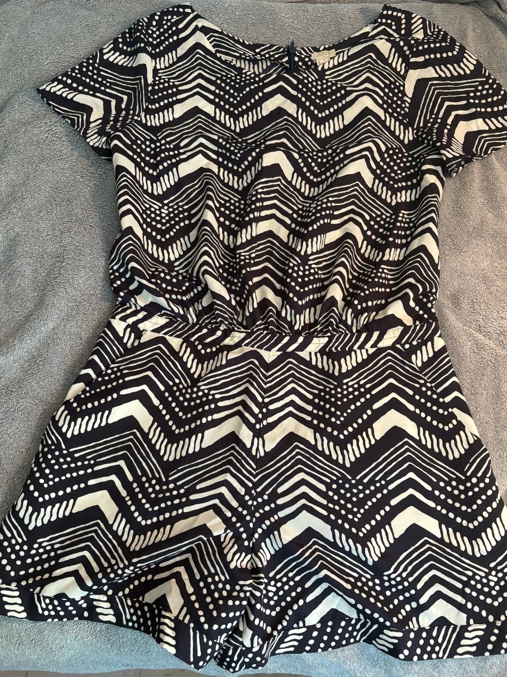J.Crew Chevron Women’s Size 10 Romper Elastic Waist Zipper Pockets Geometric